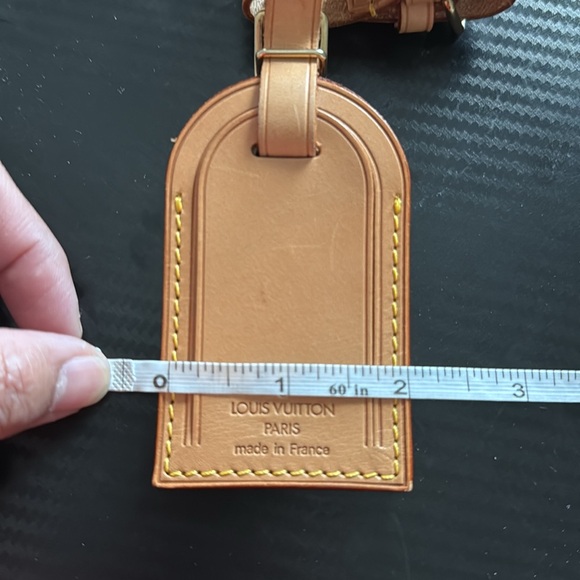 Louis Vuitton - Picture 7 of 11